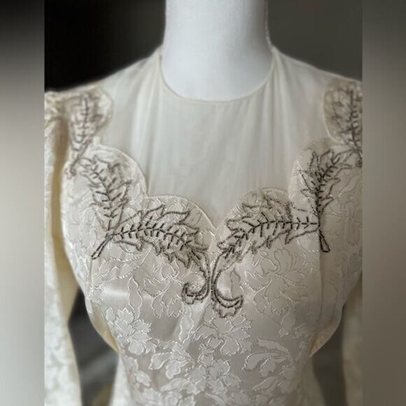 1948 Ivory White Vintage Antique Embroidered Lace Wedding Dress With Train - Picture 12 of 16